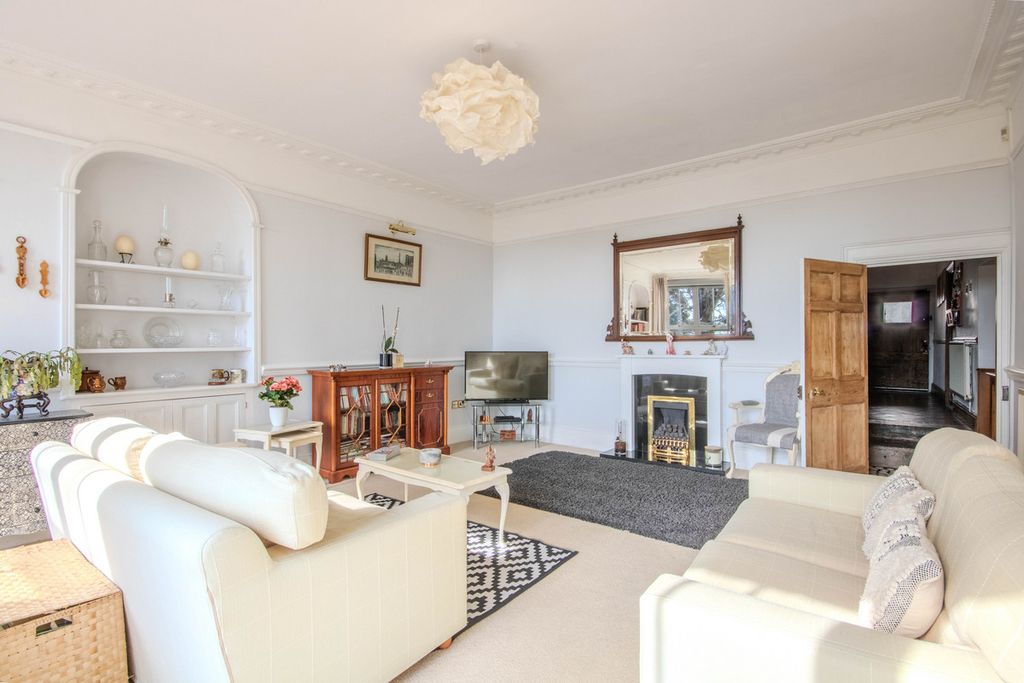 Property photo 3 of 49