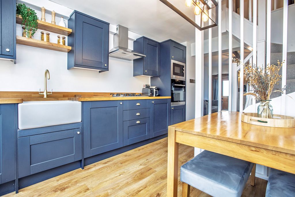 Property photo 1 of 23