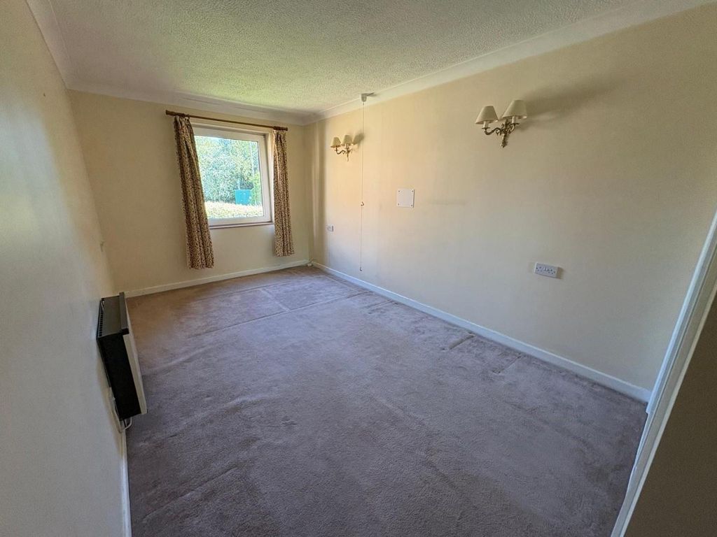 Property photo 3 of 9 Bedroom
