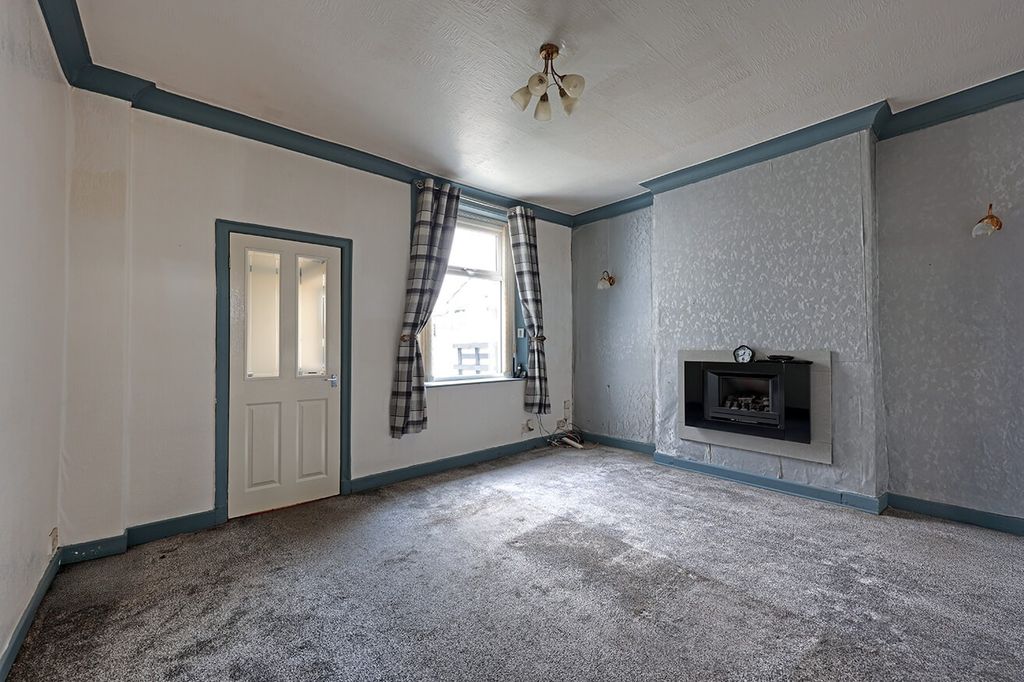 Property photo 2 of 9 4551283