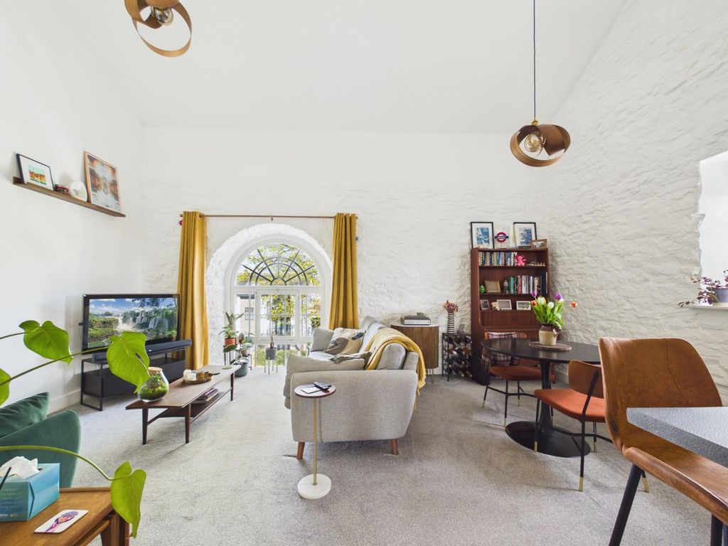 Property photo 2 of 23 Cam01576G0-Pr0365-Still019.Jpg