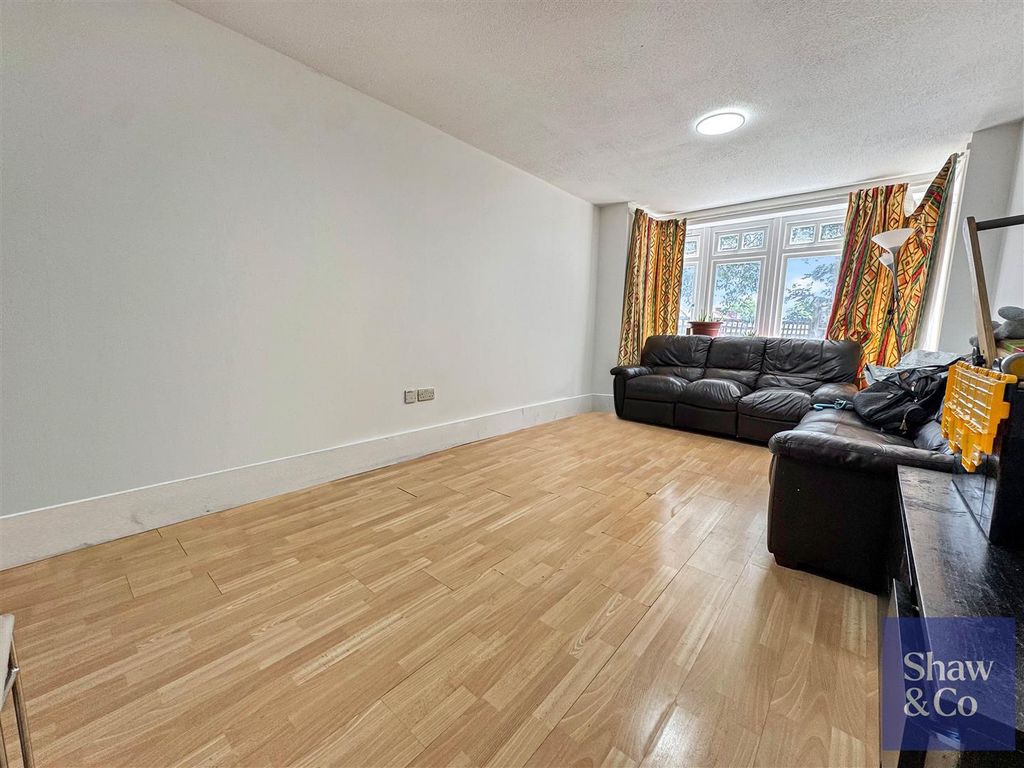 Property photo 2 of 8 Living.Jpeg