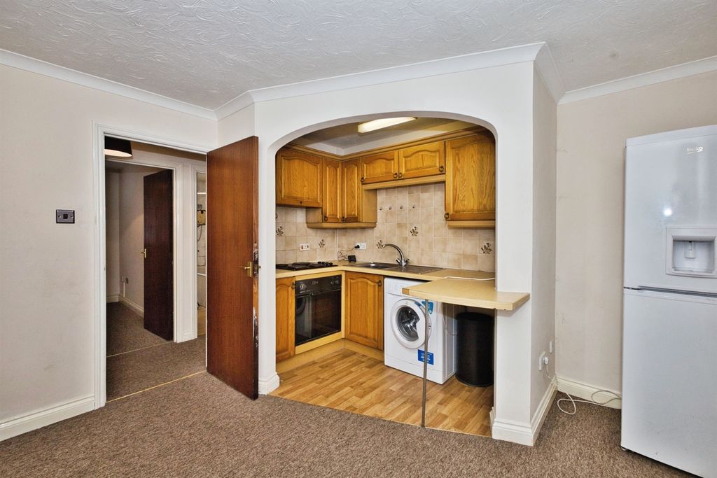 Property photo 2 of 11