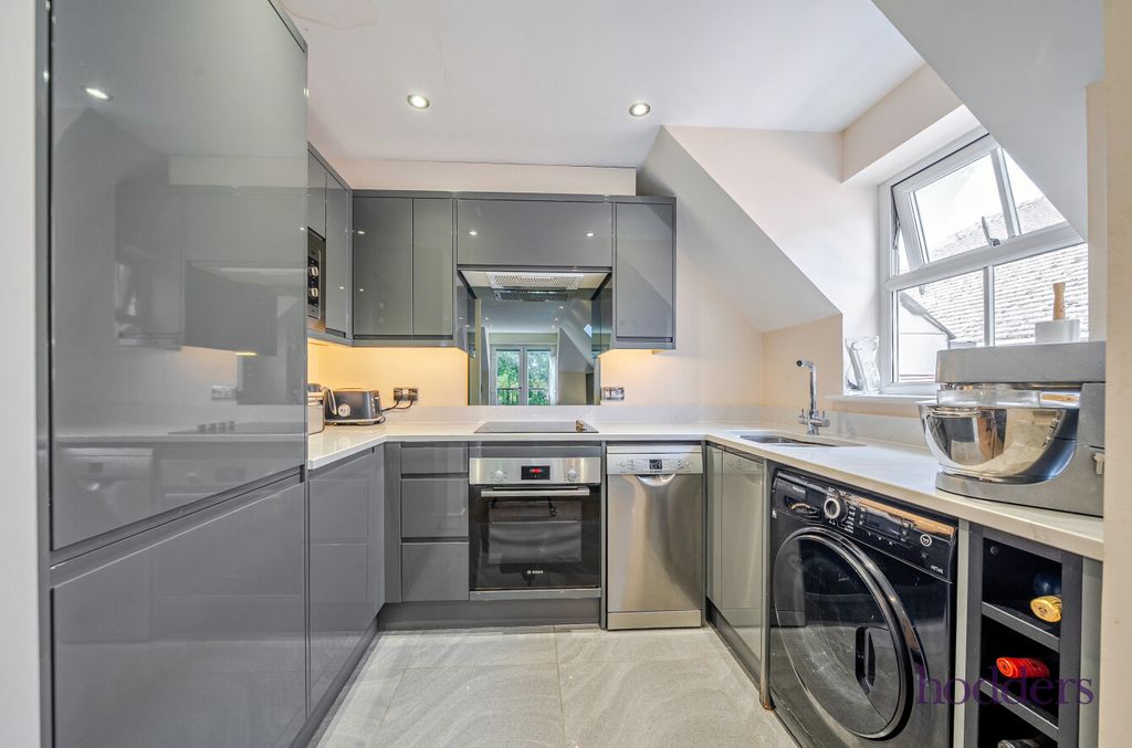 Property photo 3 of 19 13Bc07Bf-B847-4c9...