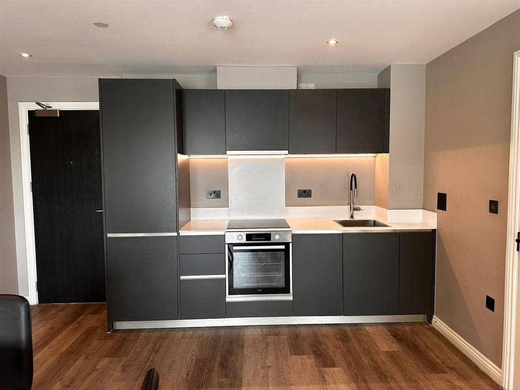 Property photo 3 of 11 Kitchen