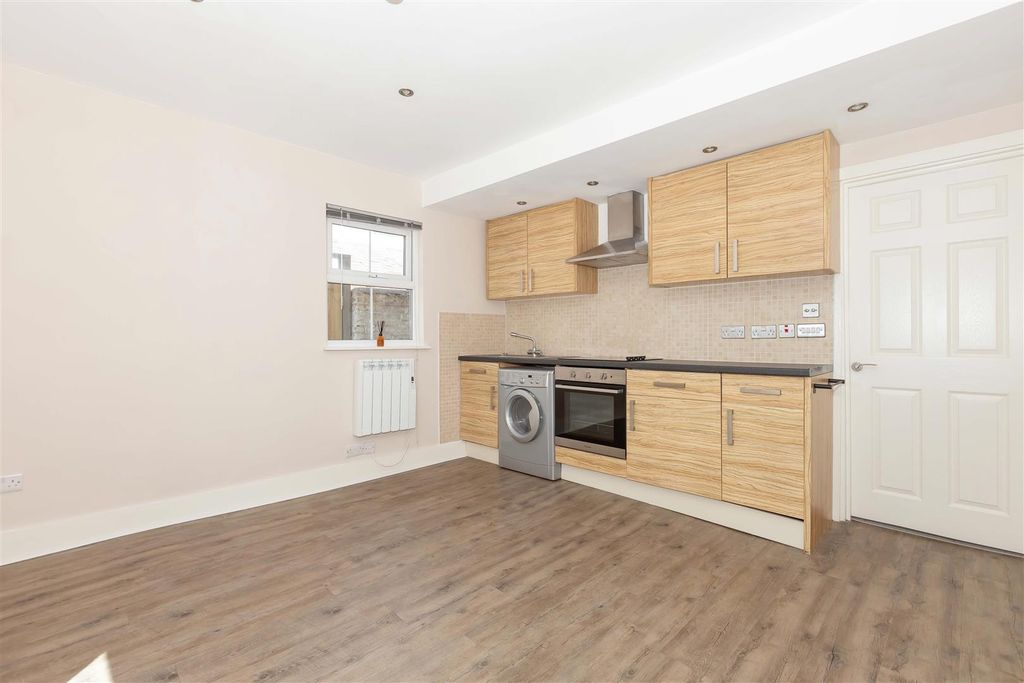 Property photo 2 of 9 Western Place_6.Jpg