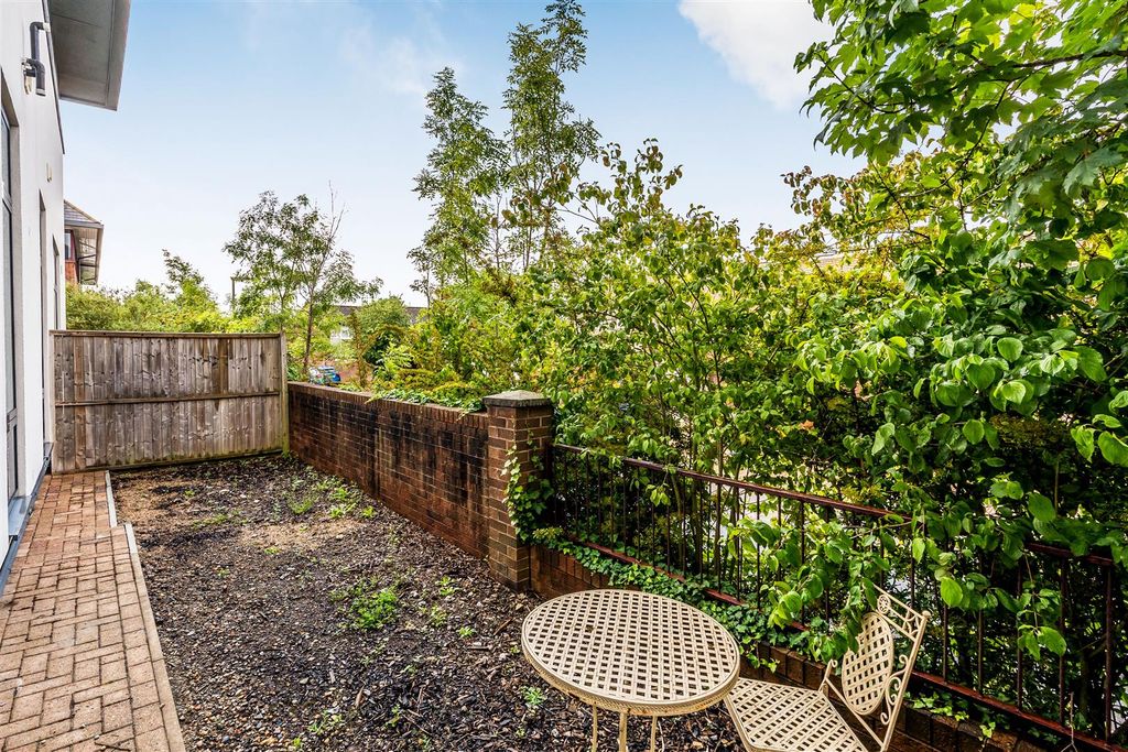 Property photo 2 of 9 Flat-5-Tanner-House-12.Jpg