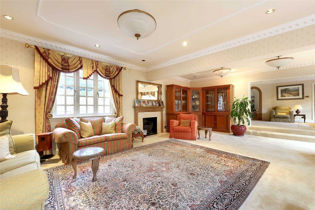 Property photo 2 of 14 Sitting Room