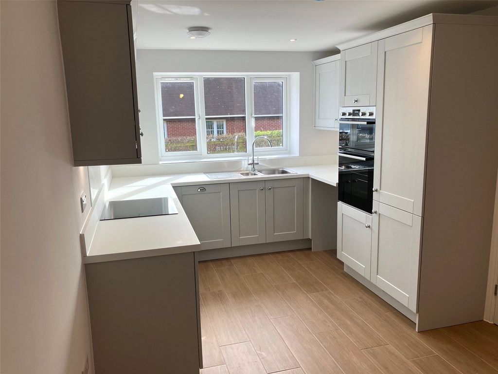 Property photo 3 of 5 Picture No. 11