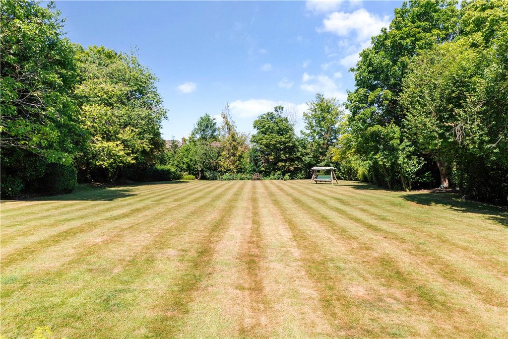 Property photo 2 of 27 Garden