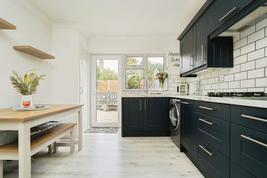 Property photo 3 of 17 Kitchen