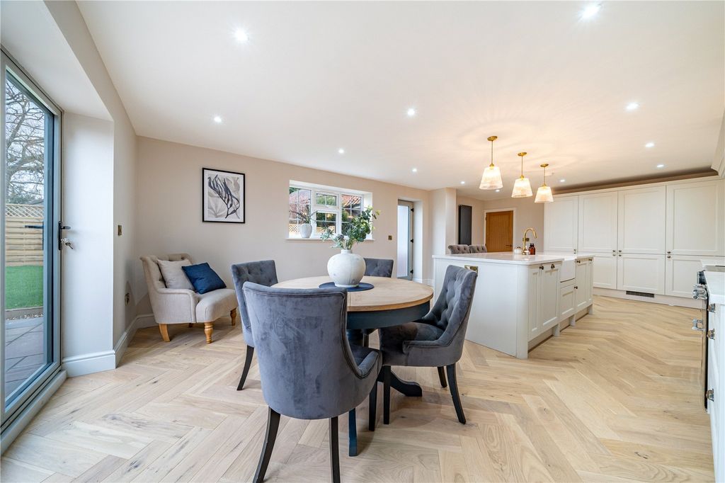 Property photo 3 of 33 Picture No. 84