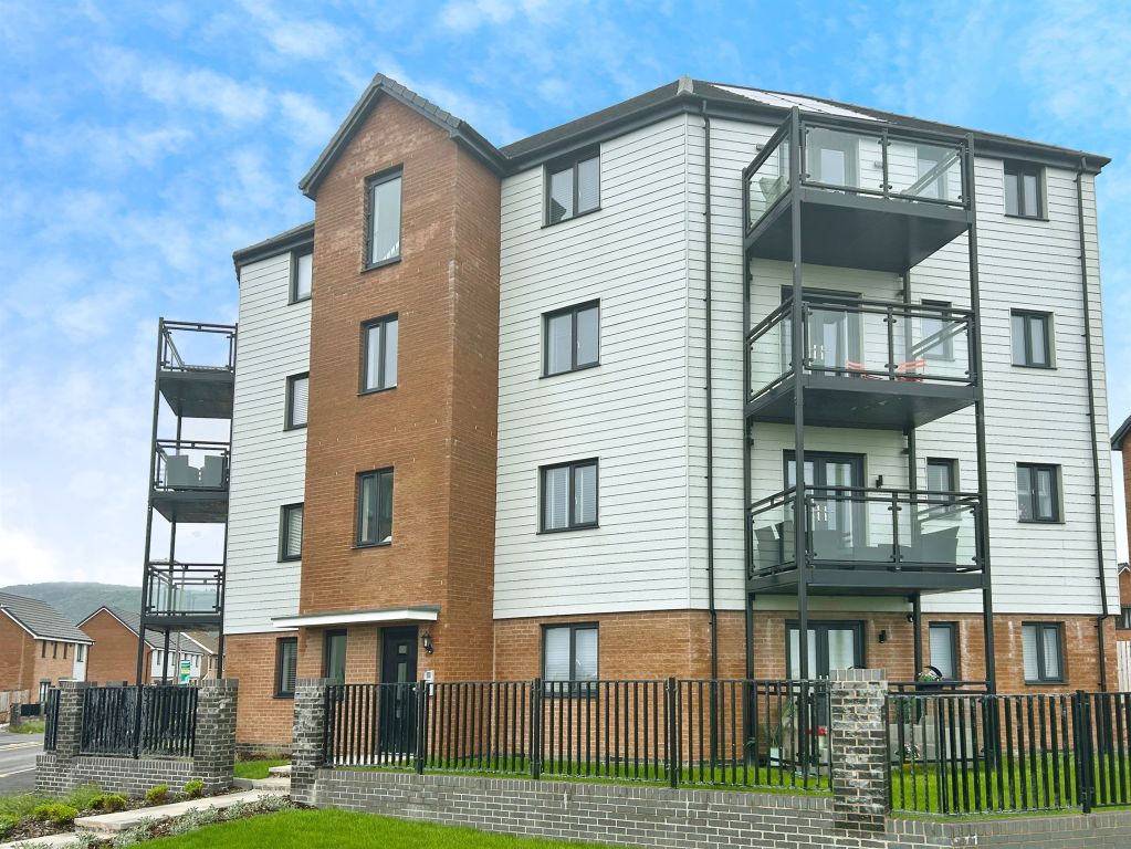 Property photo 2 of 18