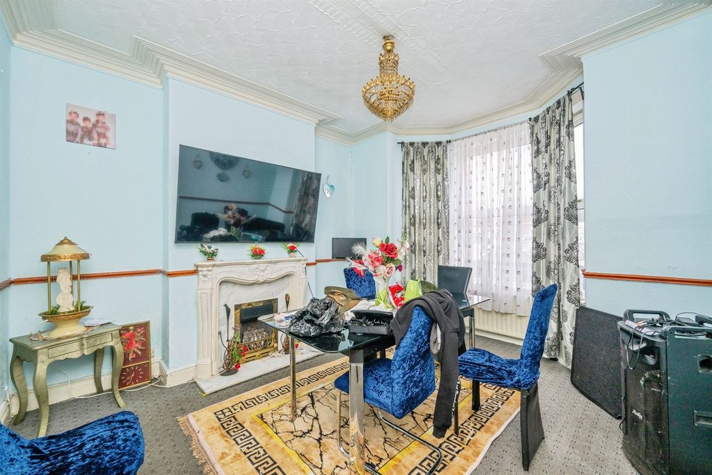 Property photo 2 of 20