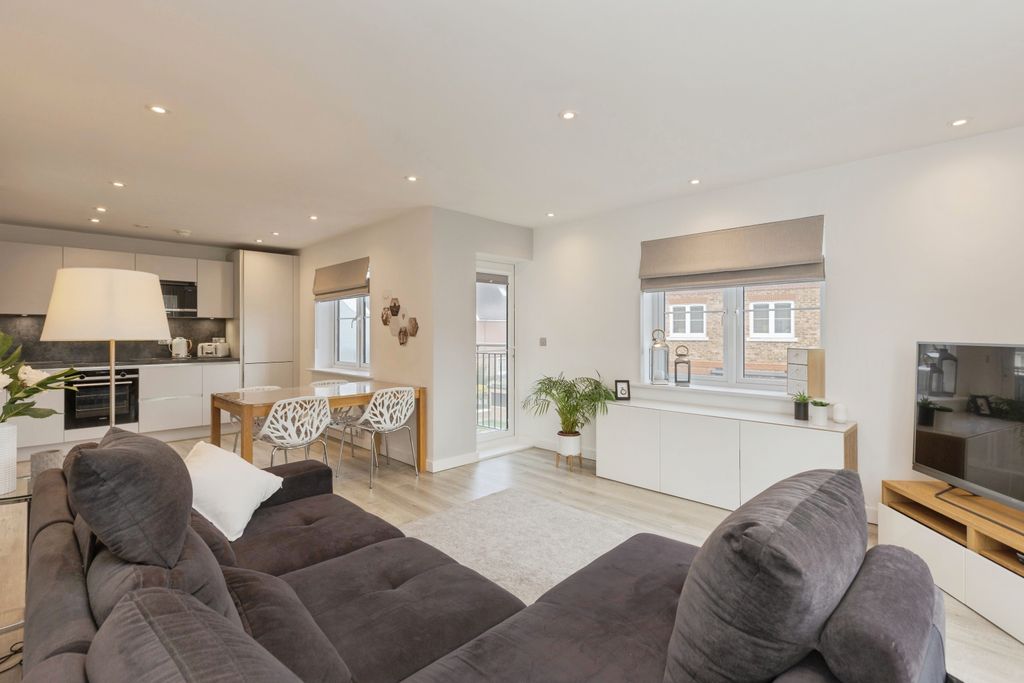 Property photo 2 of 20