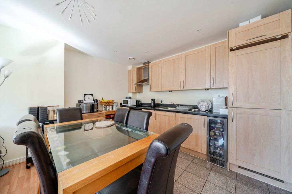 Property photo 3 of 13 1346796-11-68Babf...