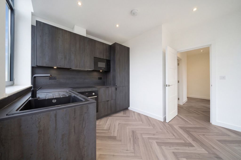 Property photo 3 of 21 2984195