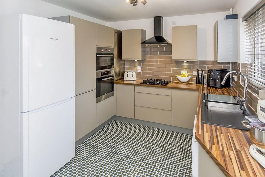 Property photo 2 of 22 P038319_08.Jpg