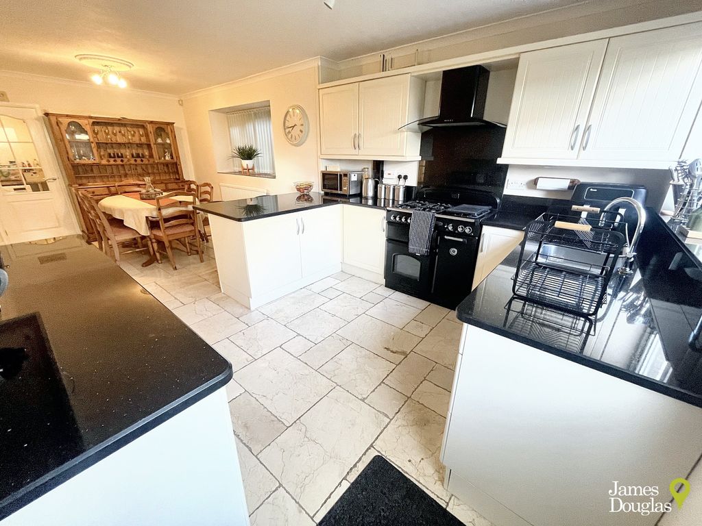 Property photo 3 of 20 Kitdin4