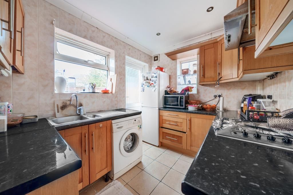 Property photo 2 of 10 Kitchen