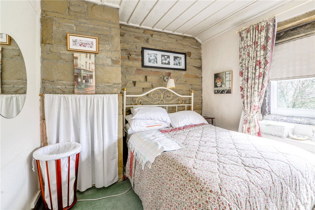 Property photo 3 of 18 Allerton Upper Green