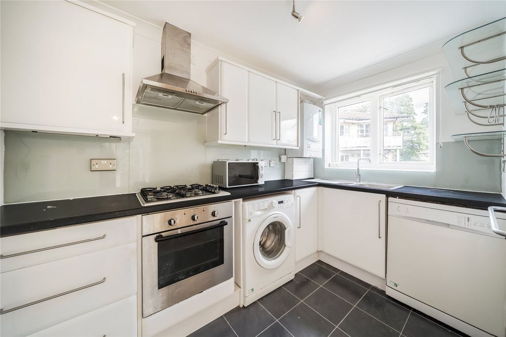 Property photo 3 of 6 Kitchen