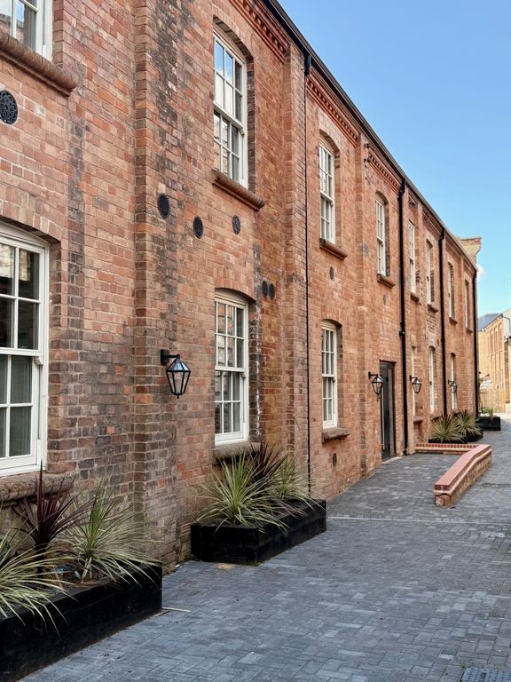 Property photo 2 of 11 Exterior