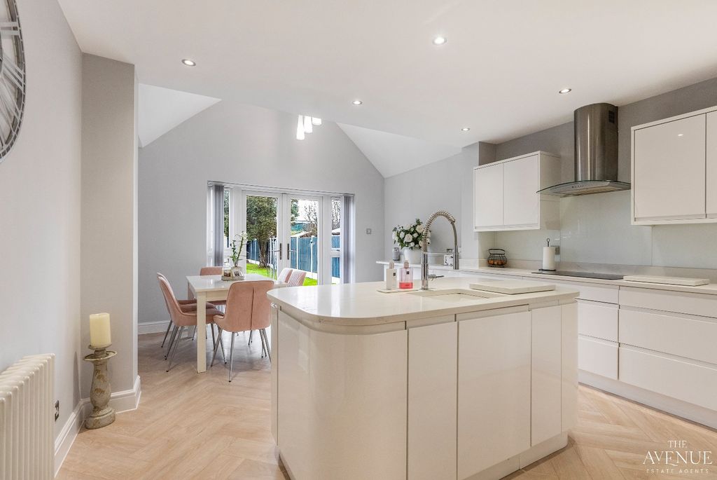 Property photo 2 of 21 4796305