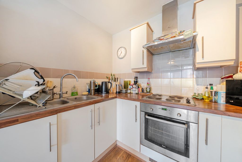 Property photo 2 of 10 Kitchen