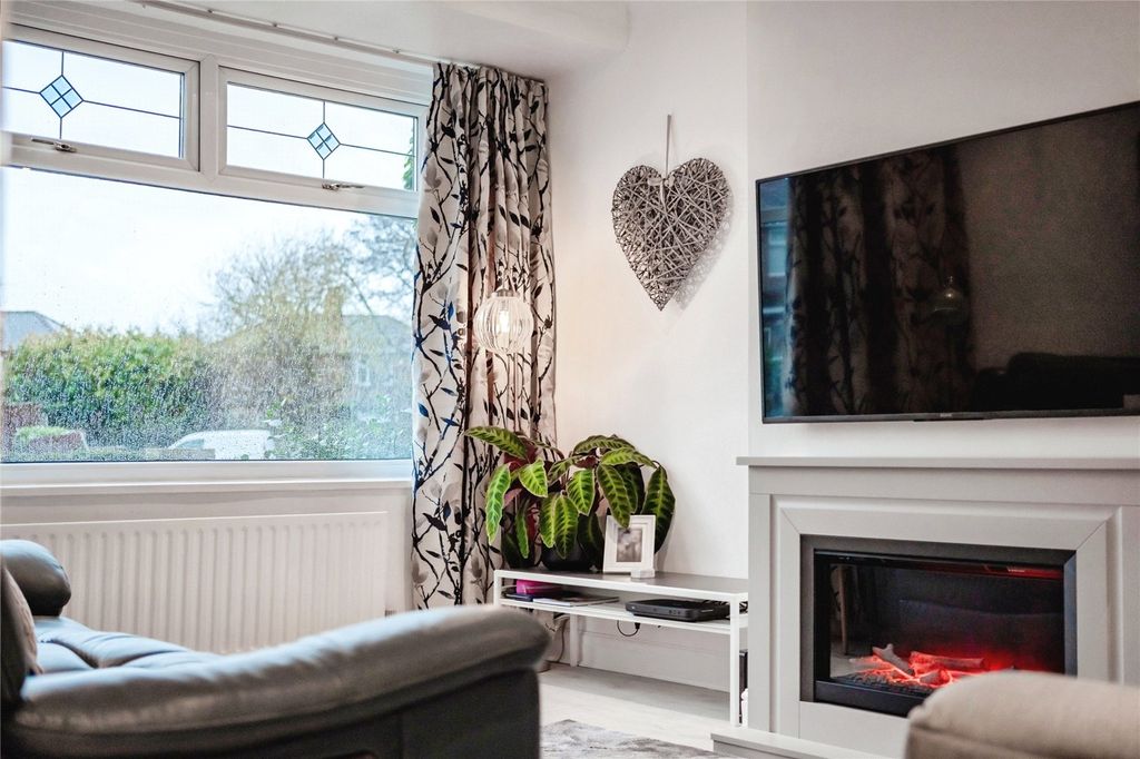 Property photo 2 of 31 Living Room