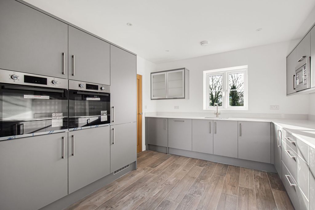 Property photo 3 of 25