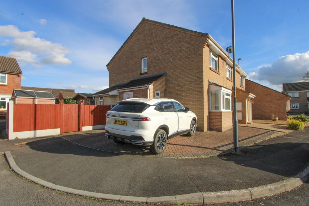 Property photo 2 of 20