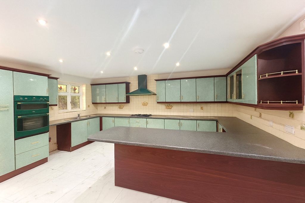 Property photo 2 of 10 Kitchen/ Dining Area