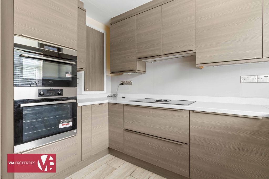 Property photo 2 of 12 Photo 4