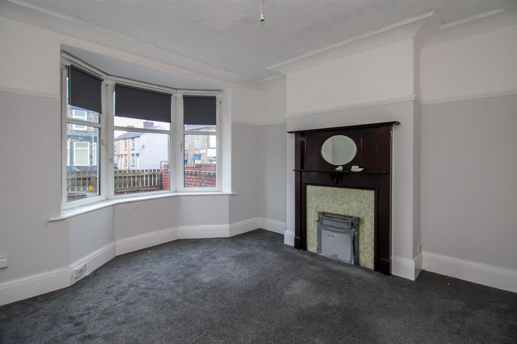 Property photo 3 of 16 Sitting Room