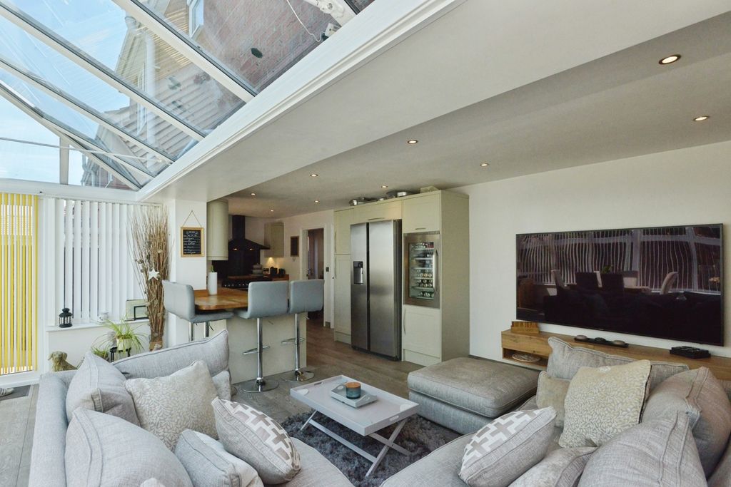 Property photo 3 of 20 Pbox-Img.Jpg