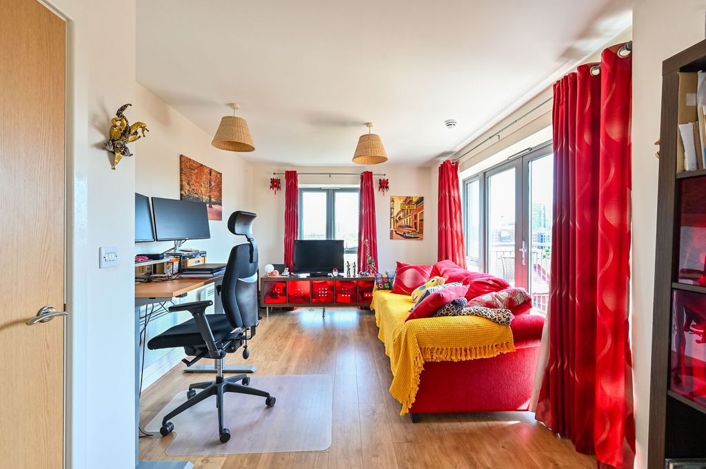 Property photo 1 of 18