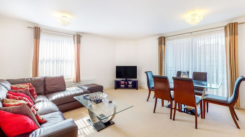 Property photo 1 of 11 Living/Dinning Room