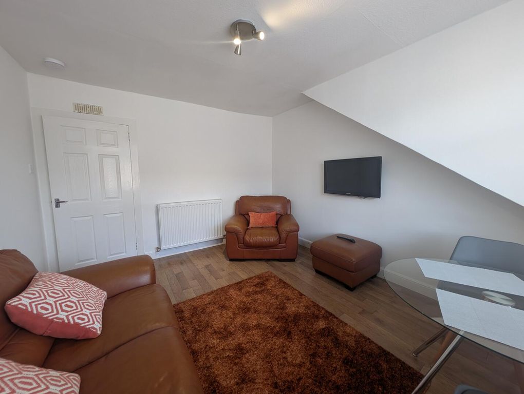 Property photo 3 of 11 Living Room