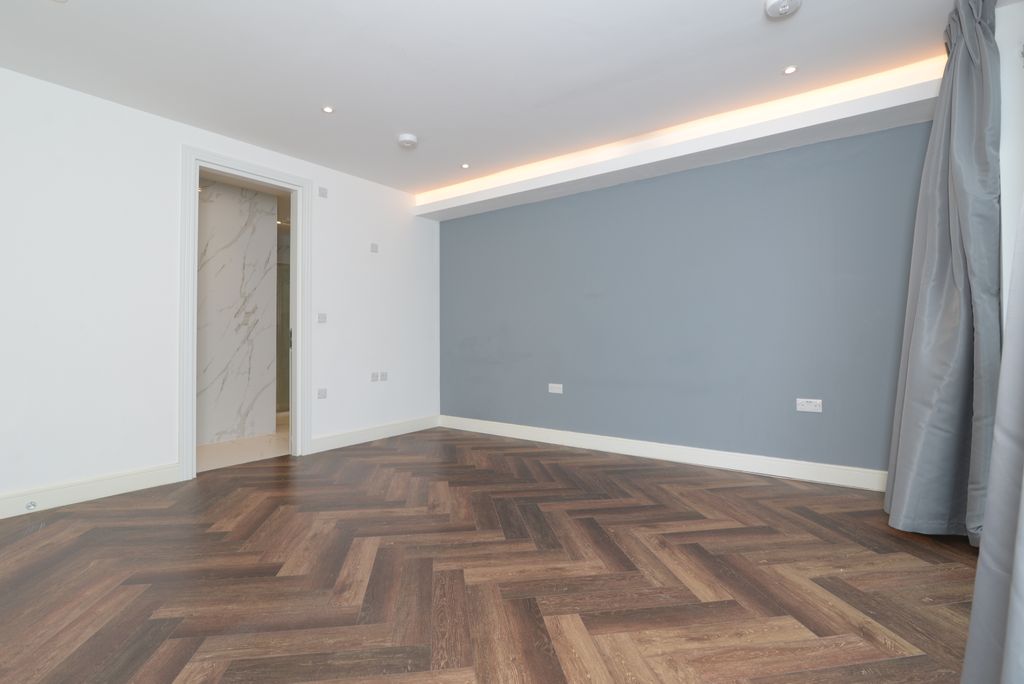 Property photo 2 of 3
