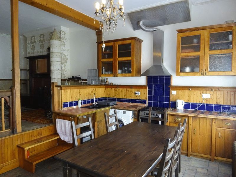 Property photo 3 of 9 Kitchen