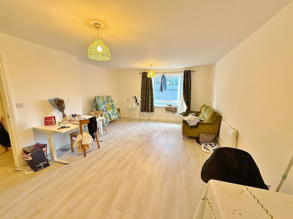 Property photo 2 of 6 Picture No. 09