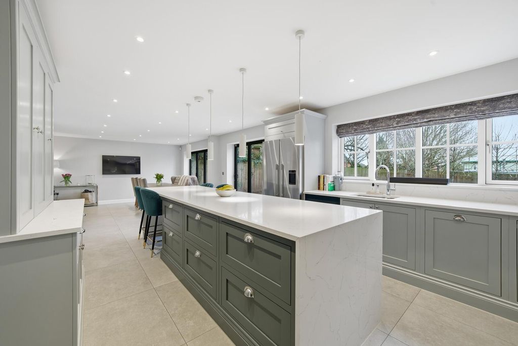 Property photo 2 of 20 Kitchen