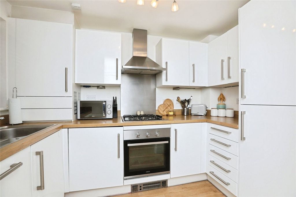 Property photo 2 of 24 Kitchen