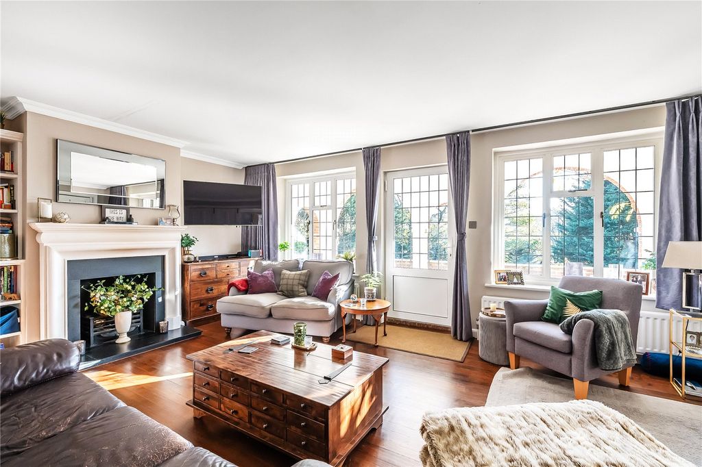 Property photo 2 of 34 Picture No. 15