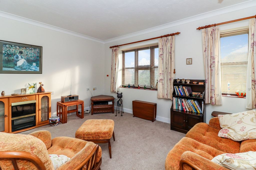 Property photo 2 of 11 Sitting Room