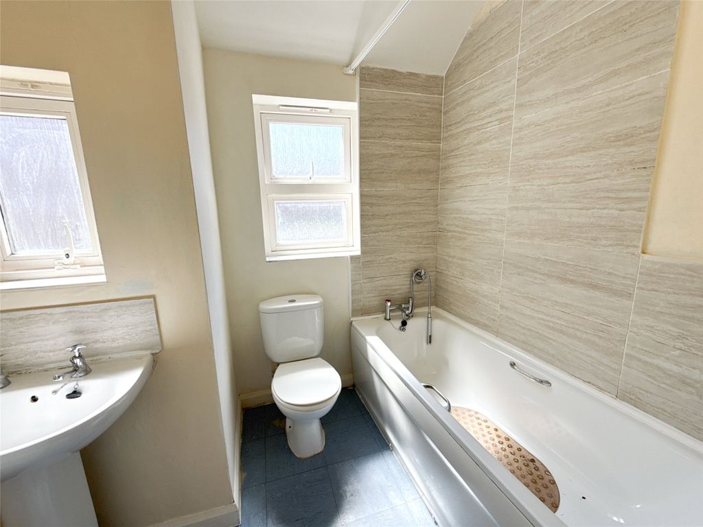 Property photo 3 of 17 Bathroom