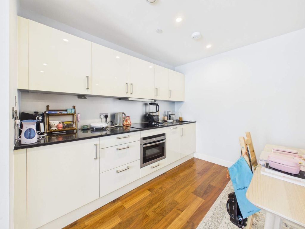 Property photo 3 of 17 Kitchen