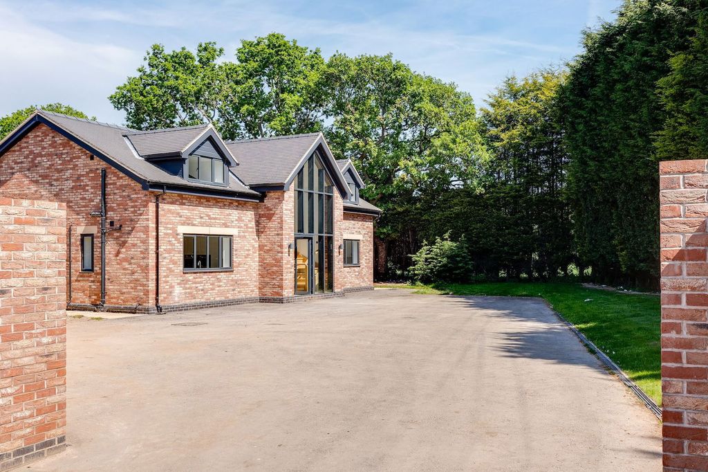 Property photo 1 of 31