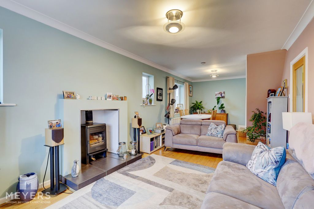 Property photo 2 of 43